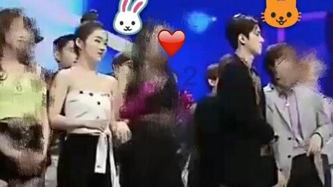 《第二十条》预售开启，赵丽颖与马丽高叶打扑克，调侃“丈夫”潘斌龙不敢和她坐一块